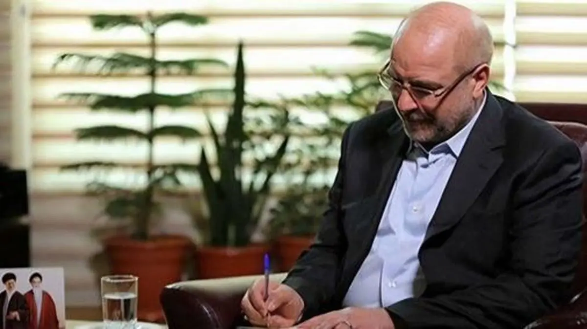 عکس| دلنوشتهٔ خاص محمدباقر قالیباف به یاد رهبر شهید انقلاب در روز جمهوری اسلامی ایران