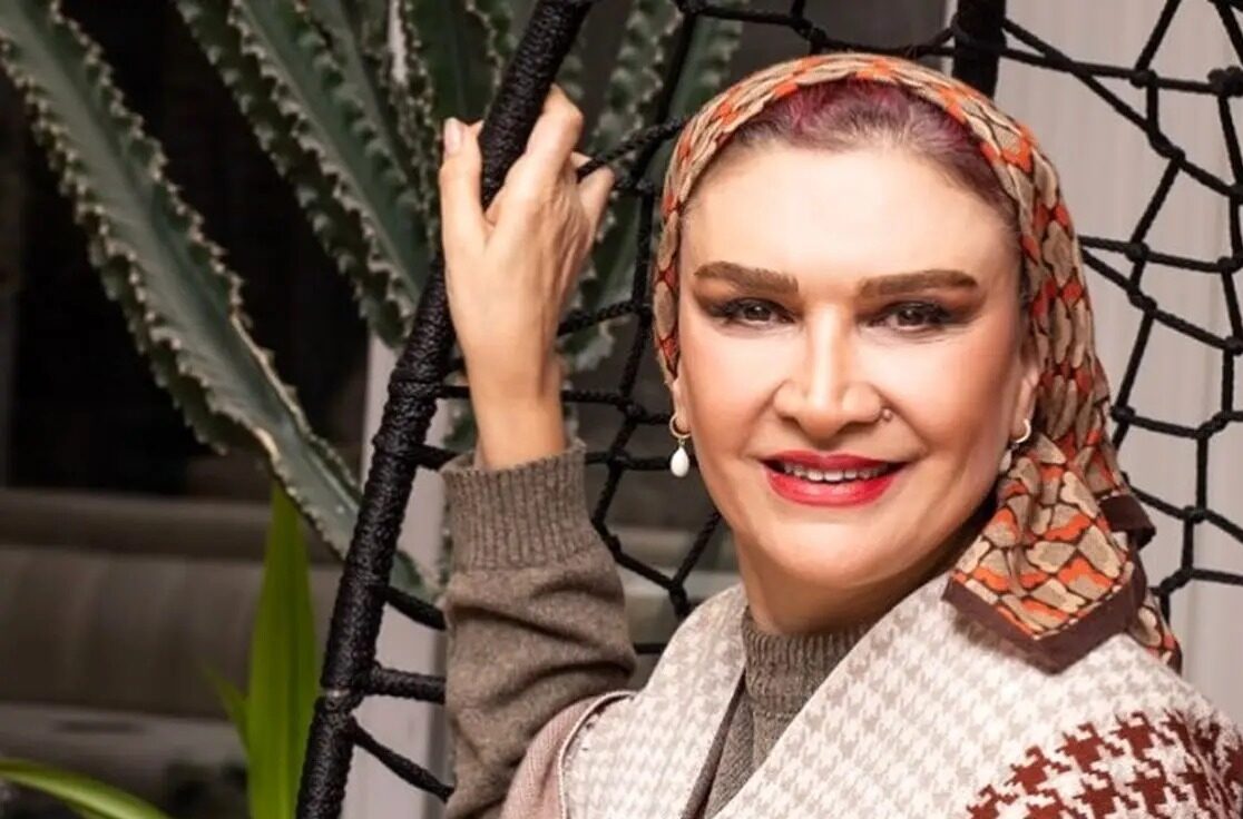 مینا نوروزی و الناز شاکردوست با استایل محلی وسط روستا؛ قابل شناسایی نیستند - تصویر شاخص