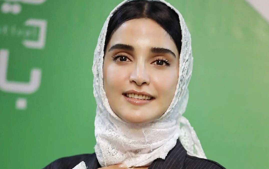 بیوگرافی الهه حصاری و عکس جذاب به سبک فریدا کالو