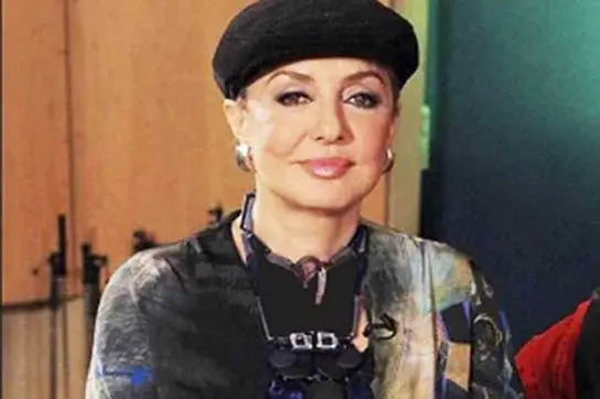 گوگوش با چادر مشکی رفت صداوسیما؛می‌خواست ترانه‌اش برای امام خمینی را همان‌جا بخواند! - تصویر شاخص