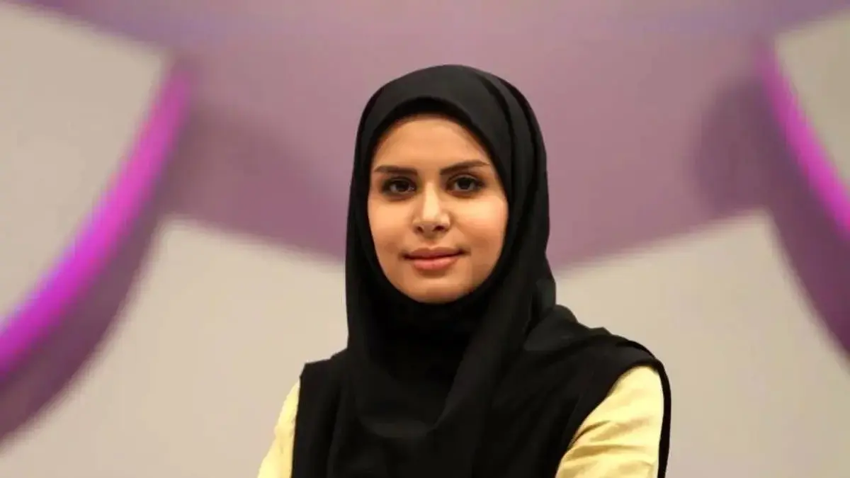 عکس| استایل جنجالی اما جذاب نجمه جودکی (مجری صداوسیما) کنار استخر