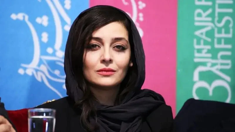 نگاهی به دکوراسیون لوکس خانه ساره بیات؛ گل‌های زیبا با طراحی مینیمال - تصویر شاخص