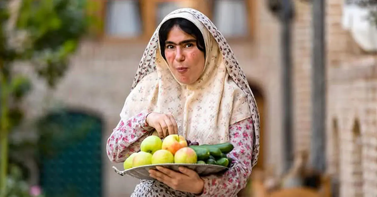 استایل شیک و مجلسی شیدا یوسفی/ «طاووس» سریال بامداد خمار در خیابان های دبی غوغا به پا کرد - تصویر شاخص