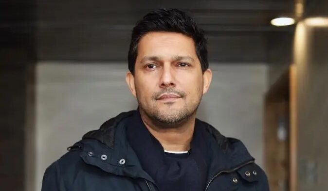 حامد بهداد با ماشین لوکس راننده شخصی خانم بازیگر شد + عکس - تصویر شاخص