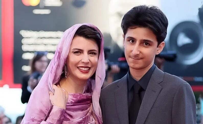 عکس جذاب مادر دختری لیلا حاتمی بین برگ‌های پاییزی؛ چه لحظه عاشقانه و زیبایی - تصویر شاخص