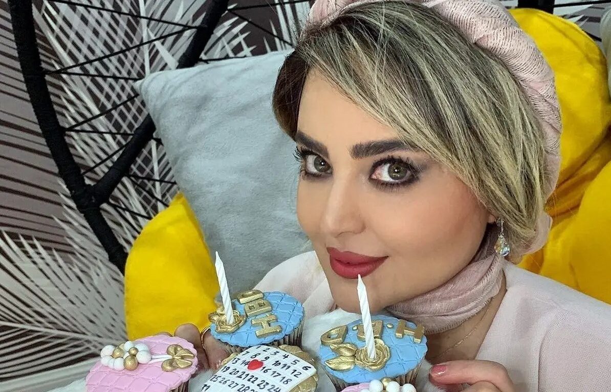 ژست متفاوت سولماز آقمقانی با ماشین در پشت‌صحنۀ دو عروس + عکس - تصویر شاخص