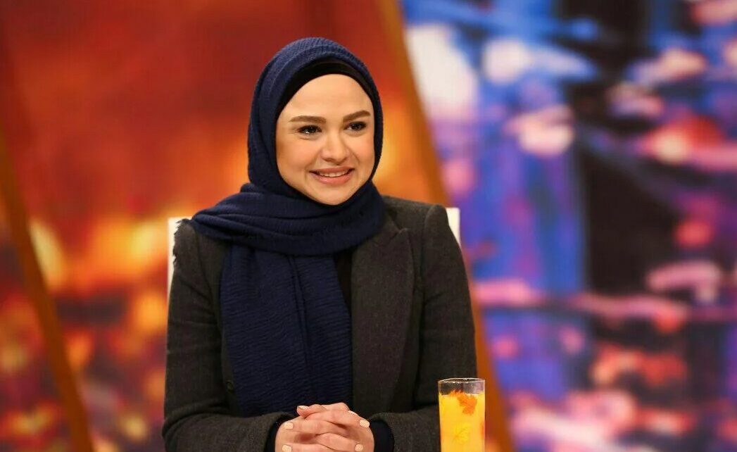 استایل سنتی و تو چشم نیلوفر هوشمند؛ چه سنگدوزی زیبایی داره - تصویر شاخص