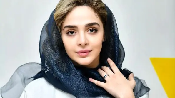 عکس | رونمایی المیرا دهقانی (بازیگر سریال لحظه گرگ و میش) از مادر بسیار جوانش / تیپ و استایل مادرش از خود خانم بازیگر جذابتر است