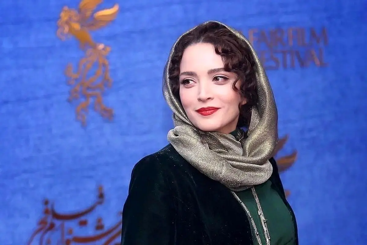 عکس یادگاری بهنوش طباطبایی / خانم دکتر در کنار دانشجوهایش در دانشگاه - تصویر شاخص