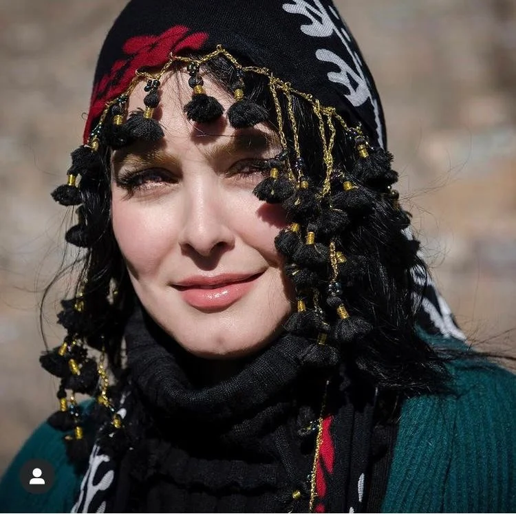 دنیا فتحی