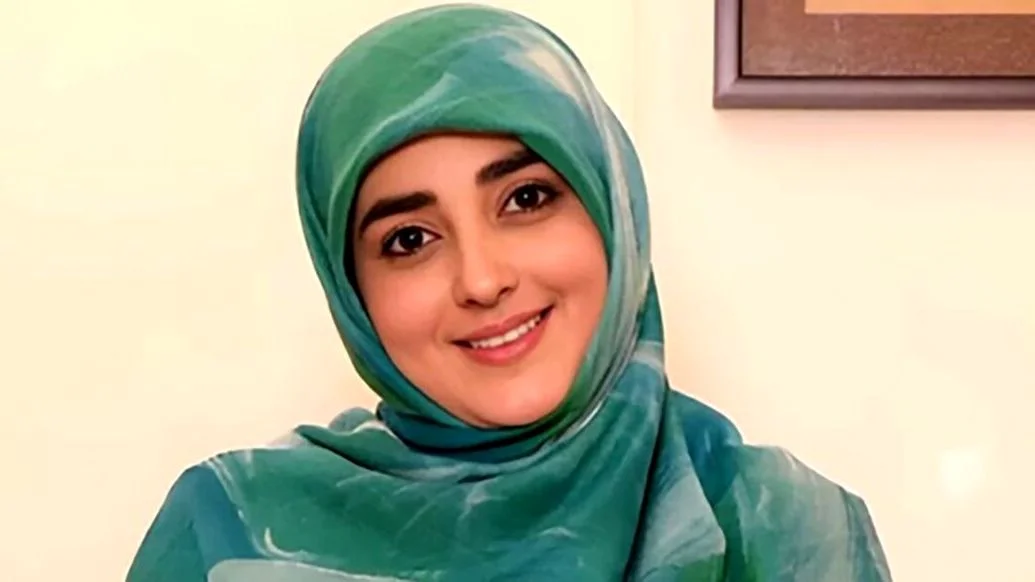 عکس | نگاهی به دکوراسیون خانه ستاره سادت قطبی خانم مجری صدا و سیما/ میز خاص خانم مجری جنجال به پا کرد - تصویر شاخص