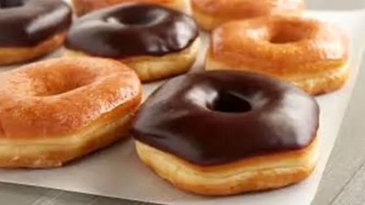 سفر طعم‌ها به اندونزی؛ طرز تهیه دونات خانگی با عطر ادویه و شیر نارگیل