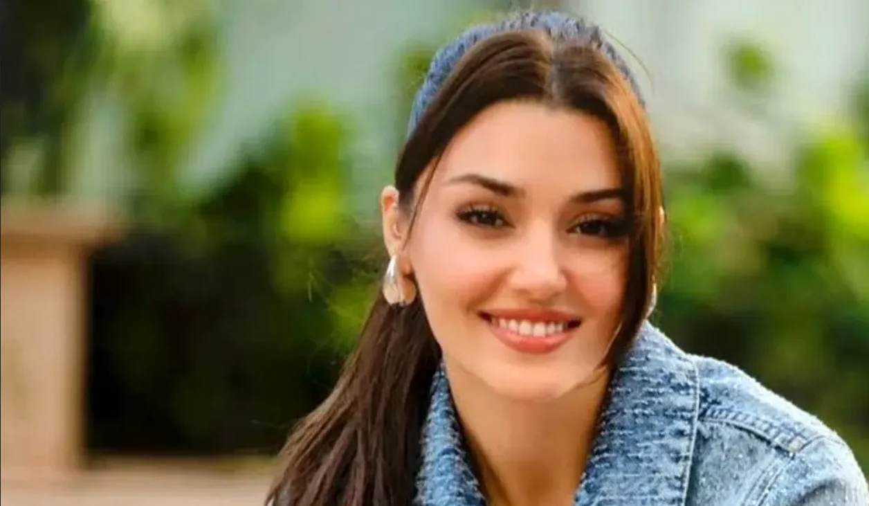 عکس| دکوراسیون فوق لاکچری باغ عمارت هانده ارچل (زیباترین بازیگر ترکیه)/ عجب زندگی برای خودش ساخته - تصویر شاخص
