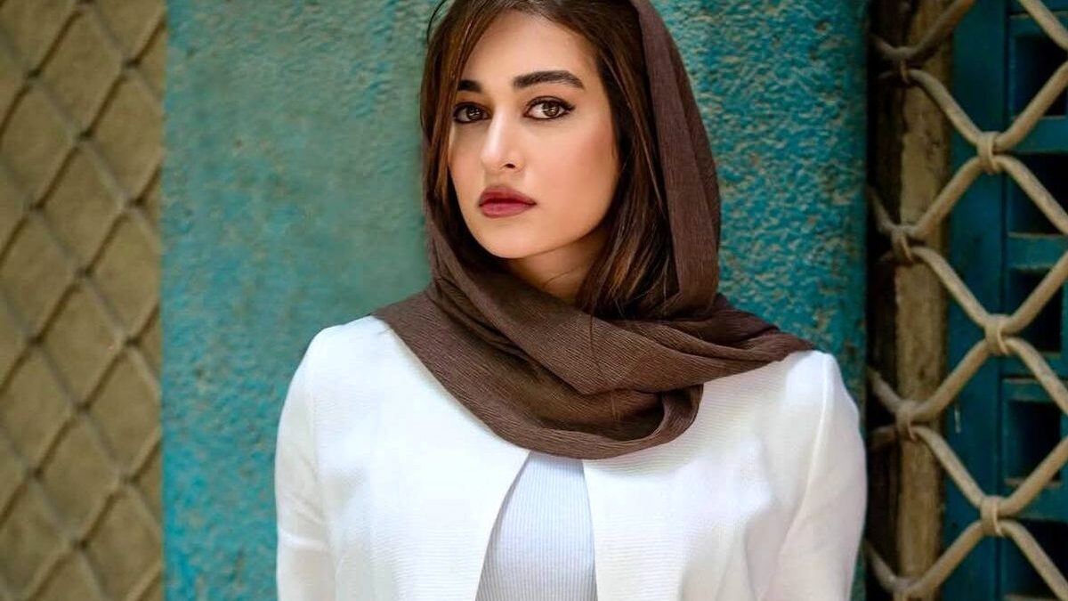 عکس| سفر در زمان؛ صمیمیت «مه‌لقا می‌نوش» در کنار «بهنام تشکر» در پشت‌صحنه
