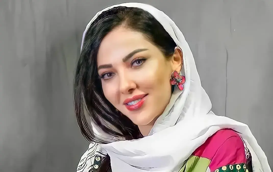 عکس| استایل لیلا اوتادی به احترام شهیدان وطن در دورهمی