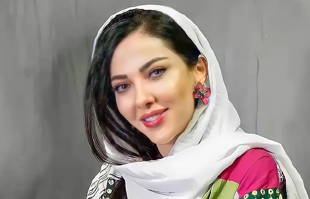 عکس| استایل لیلا اوتادی به احترام شهیدان وطن در دورهمی - تصویر شاخص