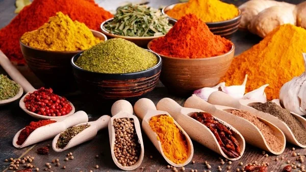 ادویه‌ها: دارو یا چاشنی؟ خواص شگفت‌انگیز و هشدارهای جدی! - تصویر شاخص