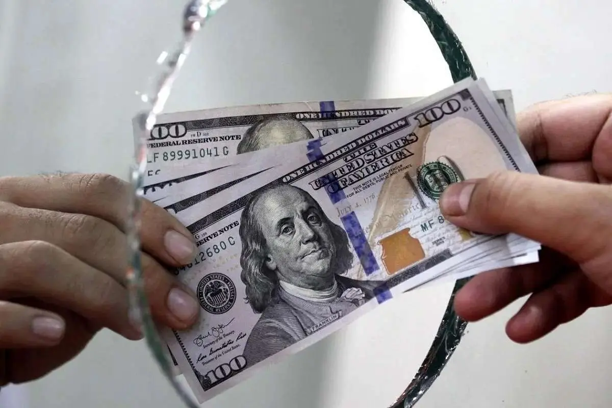 قیمت دلار امروز یکشنبه ۲۰ اردیبهشت / دلار هزار تومان ارزان شد - تصویر شاخص