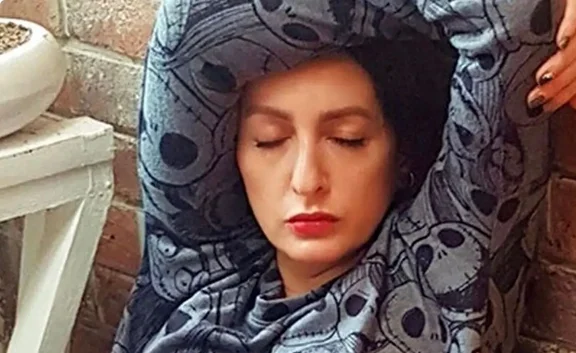 عکس| تیپ و ژست متفاوت شقایق دهقان سیگار به دست با آرایش غلیظ