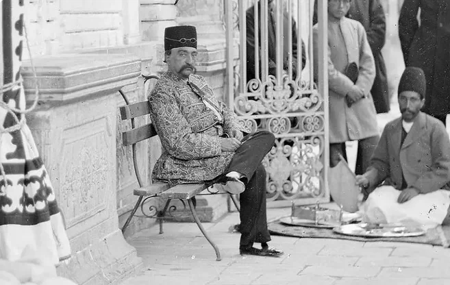 عکس | سفر زمان؛ دختر ناصرالدین‌شاه در حال نوازش اسب؛ بیش از یک قرن قبل - تصویر شاخص