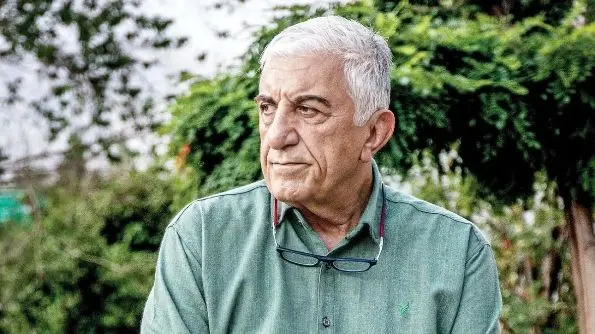 فیلم| اشک‌های رضا کیانیان در مراسم خاکسپاری بهناز نازی: اگر میشد از عمر خودم بهشان می دادم - تصویر شاخص