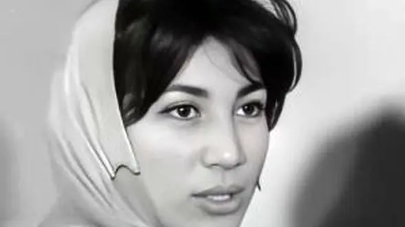 عکس| لحظه عقد فروغ فرخزادِ 16 ساله با آقا داماد 28 ساله