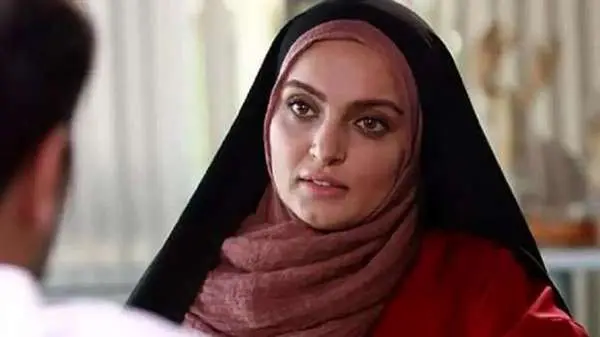 کپی برداری نیلوفر پارسا از استایل کیت میدلتون؛ خانم بازیگر شبیه ملکه ها شده