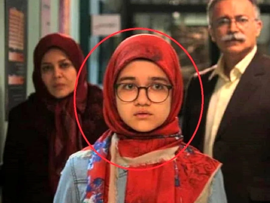 عکس| چیدمان شاهانه اتاق «عسل مردی» با رنگ‌ها و ایده‌های پرنسسی/ مومو سریال «بچه مهندس» لاکچری زندگی می کند - تصویر شاخص