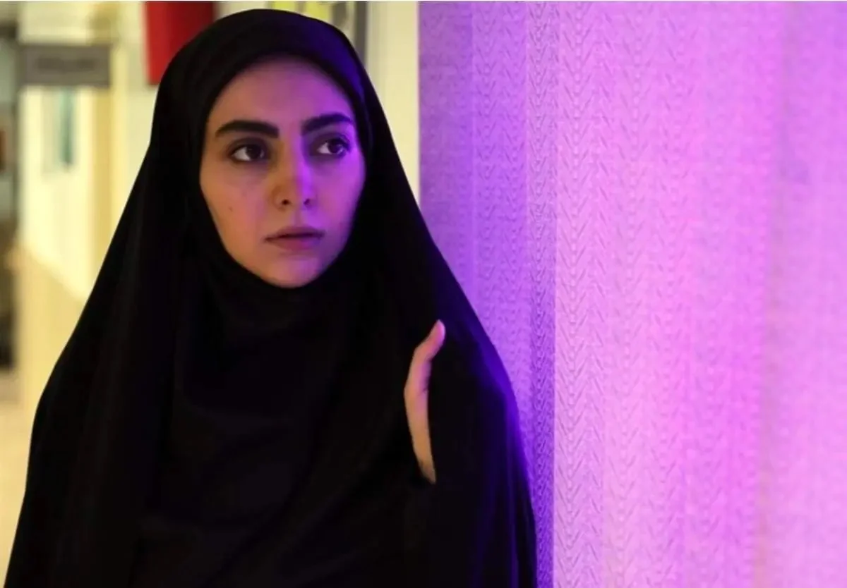 مهشید جوادی با استایل تابستانی خیابونا رو رنگی کرد / خانم بازیگر چه تیپی زده - تصویر شاخص