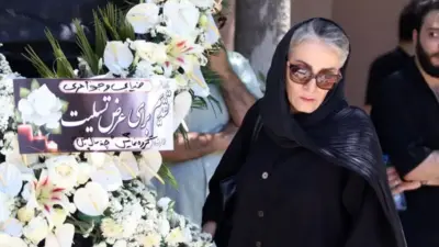 تصاویر| وداع باشکوه با شهرزاد جواهری در خانه ابدی هنرمندان؛ هنرمندان سرشناس در مراسم حضور یافتند - تصویر شاخص