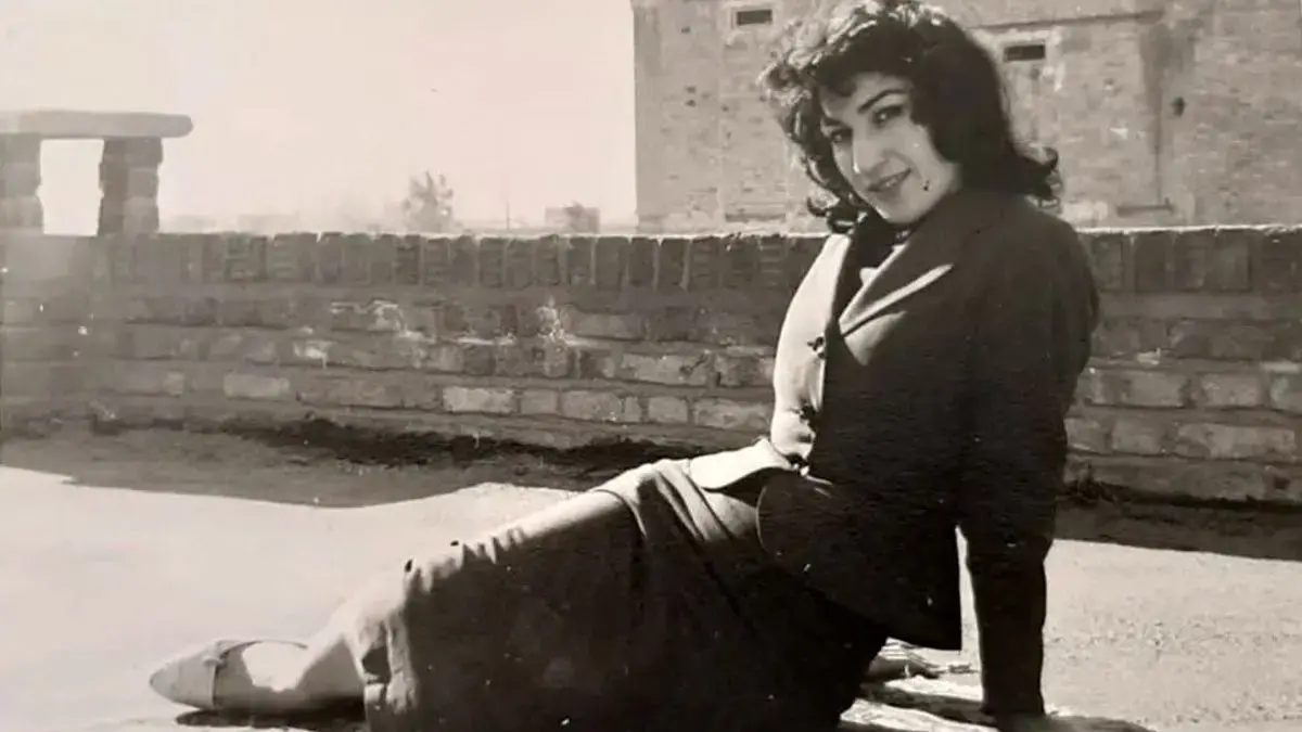 فروغ فرخزاد مدلینگ شده بود / عکاسی جذاب روی پشتبام