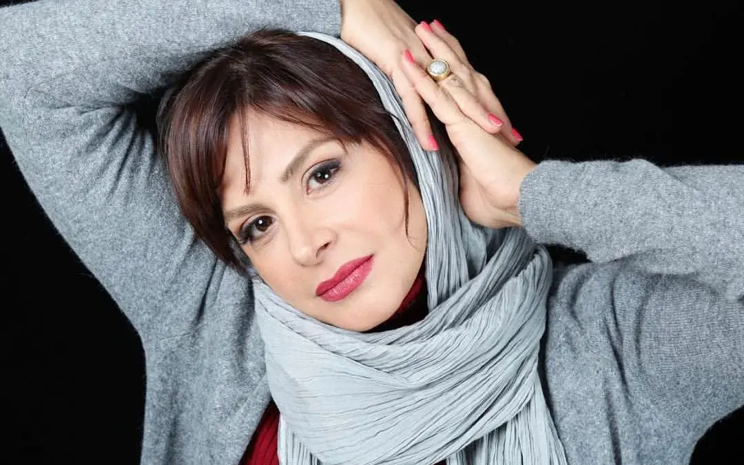 مادر سیما تیرانداز را دیده اید؟/ تیپ خاص و متفاوت مادر و دختری سیما تیرانداز و مادرش در کنسرت بهنام بانی