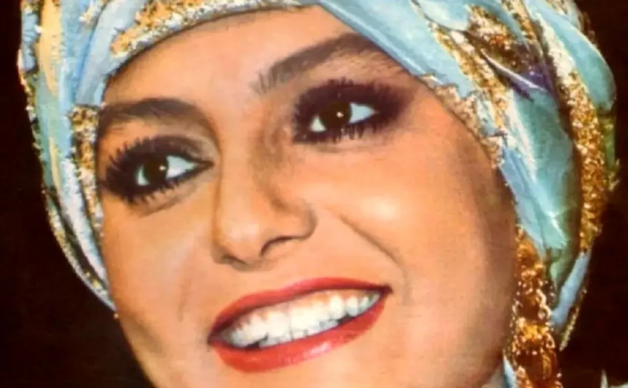 نگاهی جادویی به خانه گوگوش در ولنجک؛ تصویر قدیمی از گوگوش را در منزل شخصی اش در سال 1367 - تصویر شاخص