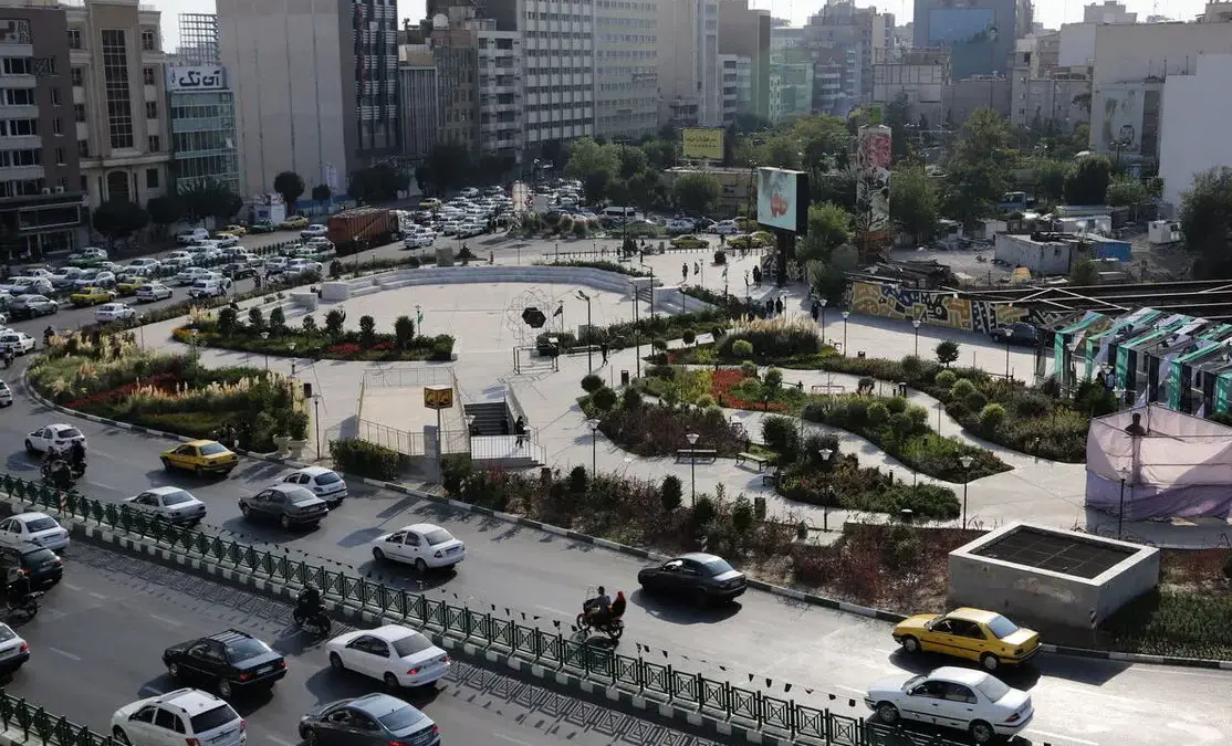 سفر به دل تهران قدیم؛ تصویری نادر و جذاب از میدان هفت تیر در سال 1352 که نمیدانستید وجود دارد!