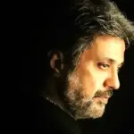 داریوش اقبالی سلطان صدا هنگام خروج از دادگاه حادثه اسیدپاشی؛ سال 56