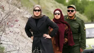 سفر در زمان| دو بازیگر جذاب در پشت صحنه سریال صفا با خانواده - تصویر شاخص