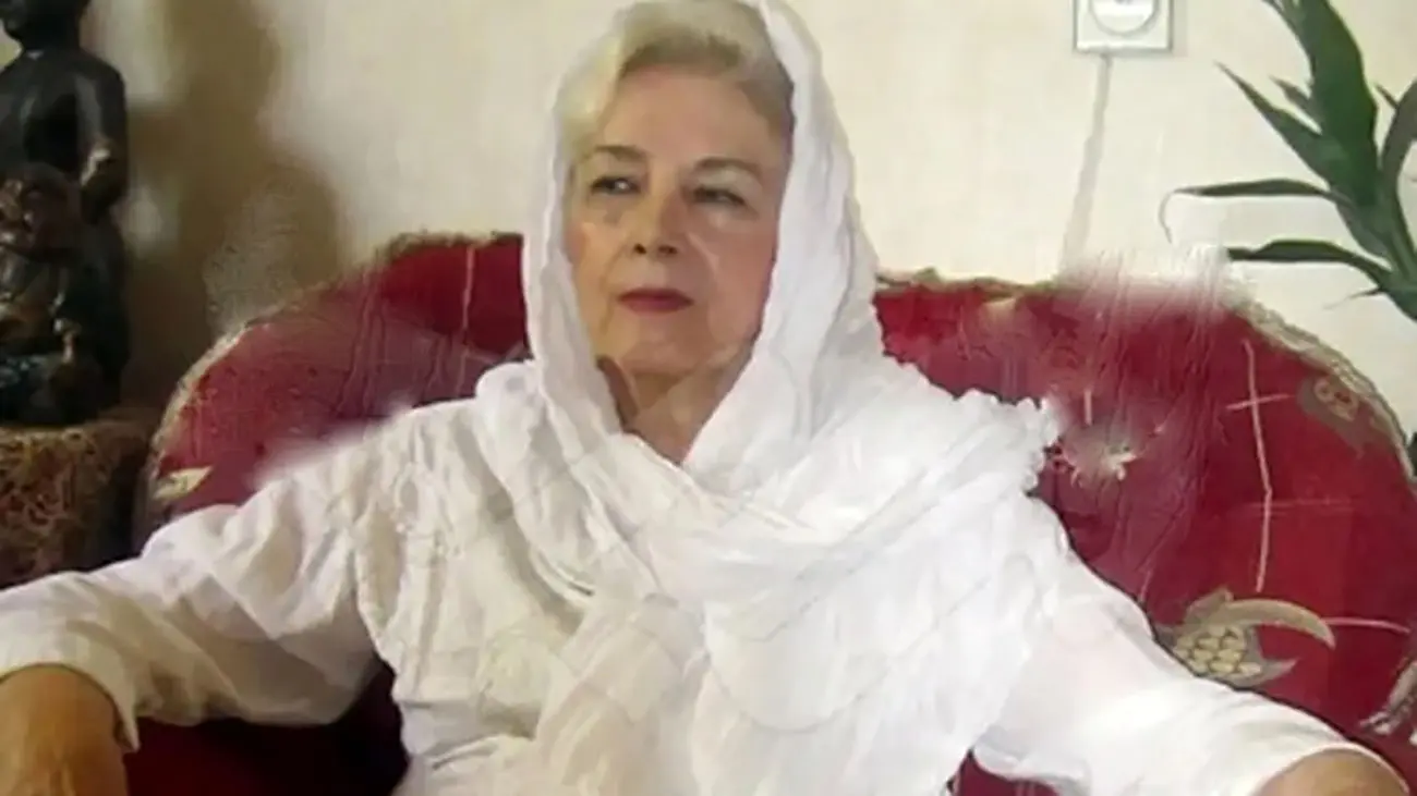 بیوگرافی و حواشی افسانه ملک؛ بانوی بی‌نظیر موسیقی سنتی ایران که از کودکی تا تلویزیون پیش رفت - تصویر شاخص