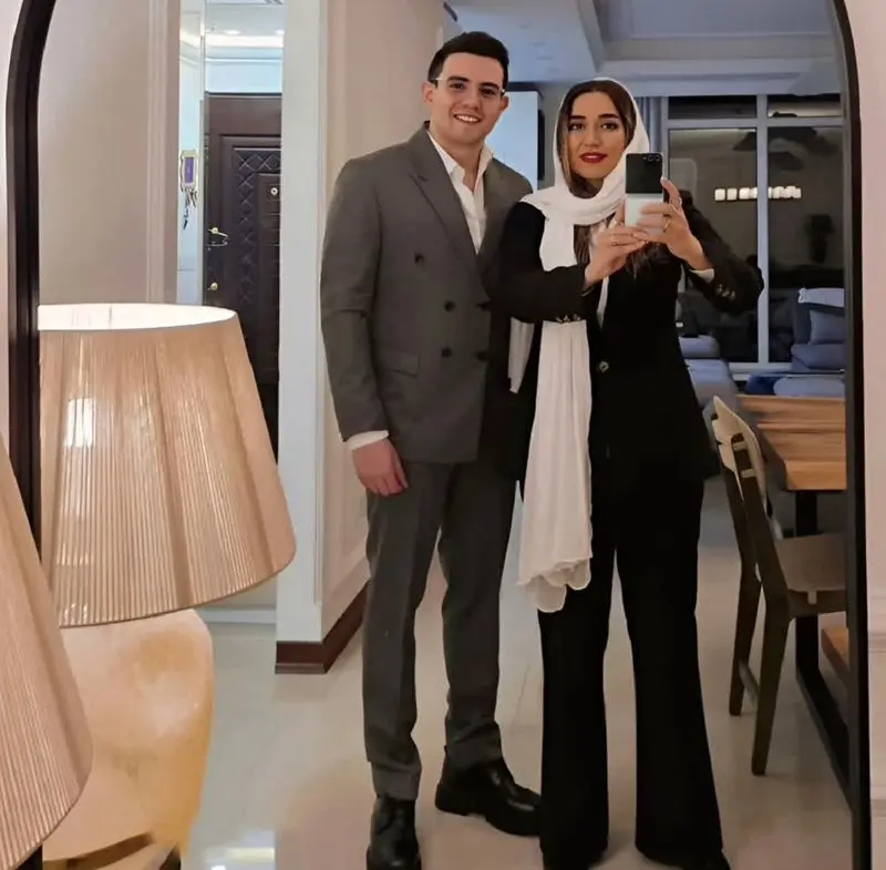 مازیار لیسانسه‌ها و همسرش 1