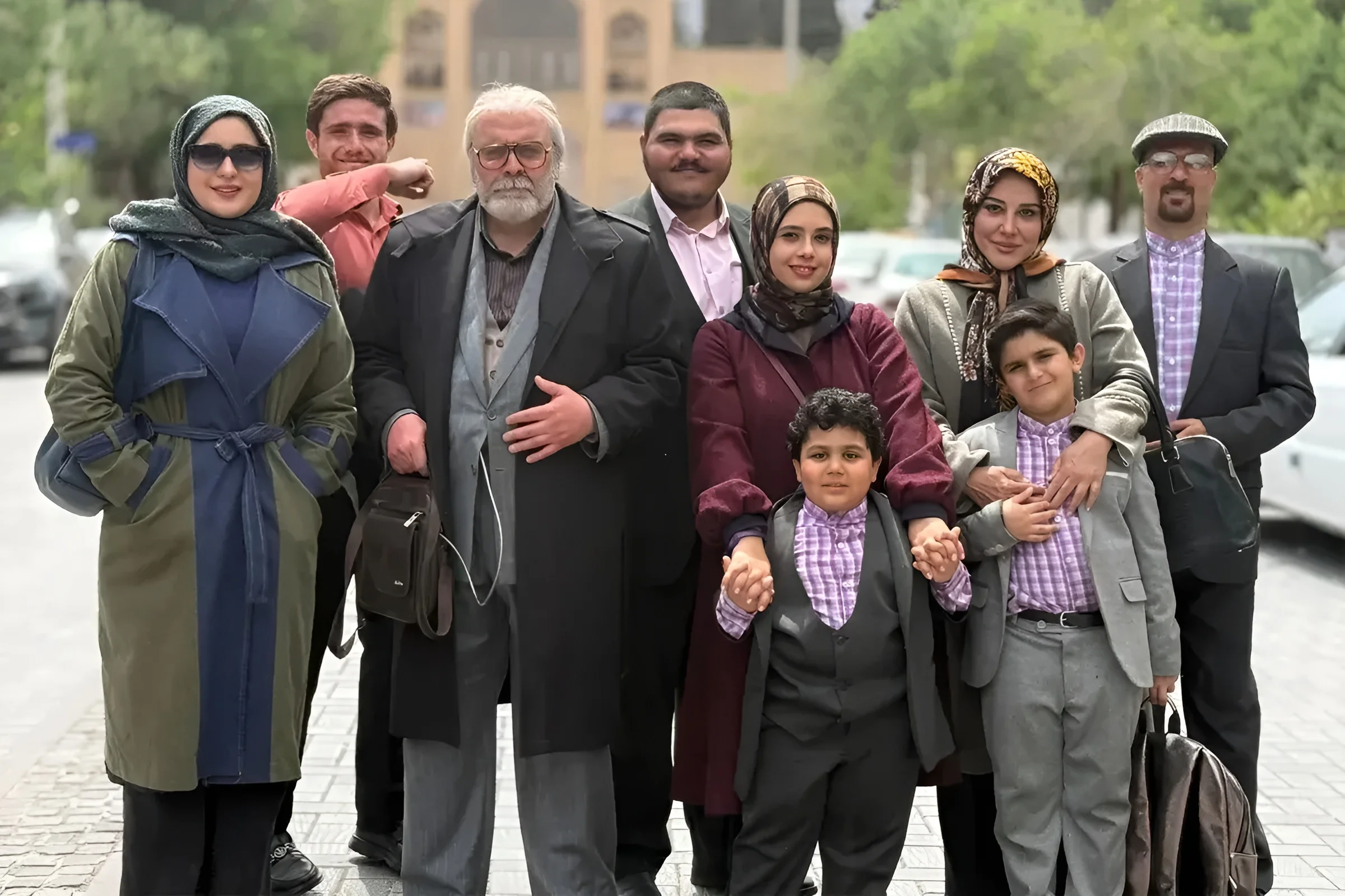 بازیگران سریال صفا با خانواده و آرش سلامی