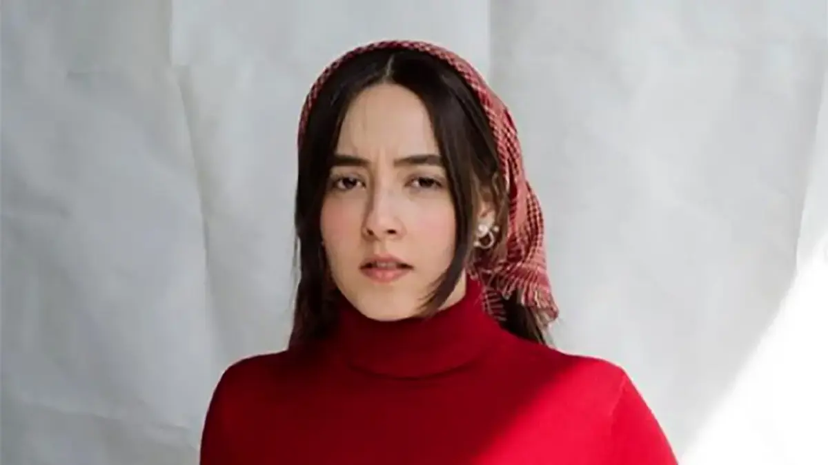 ظهور حیرتانگیز بهآفرید غفاریان با موهای آبی در اکران مردمی؛ استایلی که همه را شگفتزده کرد!