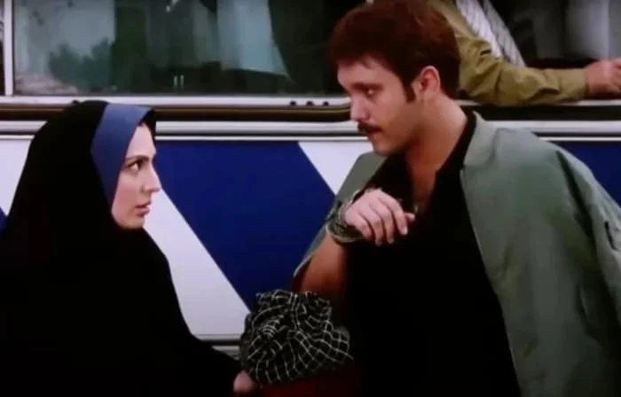 کامبیز دیرباز و نیوشا ضیغمی در فیلم اخراجی ها 1