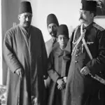 سفر به ایران قدیم؛ ناصرالدین شاه و درباریان در یک جشن در کنار میزهای میوه و شیرینی