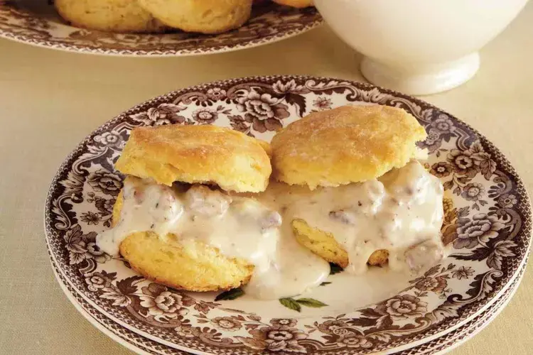 Sausage20Gravy20and20Biscuits-2000-419208c0e7fc442a95c484caf760404c-1448ab413d914329864167c35e0bc886