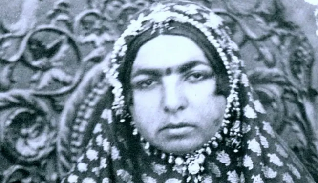 نگاهی متفاوت به همسر ناصرالدین شاه؛ نقوش حنا روی دستانی که تاریخ را روایت می‌کند + عکس رنگی نادر - تصویر شاخص