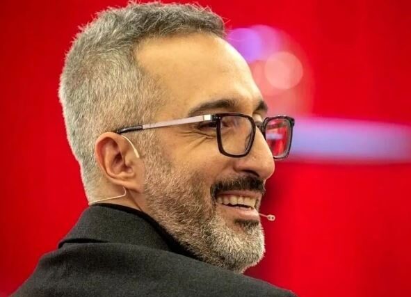 سبیل جدید امیرمهدی ژوله که همه را شوکه کرد؛ راز تغییر جنجالی در «بفرمایید جام» لو رفت! - تصویر شاخص