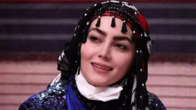 عکس| سفر در زمان ؛ صمیمت «روژان نون خ» و «فهیمه پایتخت» در اتاق گریم فیلم! - تصویر شاخص