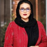 استایل شبنم مقدمی در رونمایی کتابش همه را متحیر کرد؛ راز جذابیت خانم بازیگر با استایل کاملا آبی