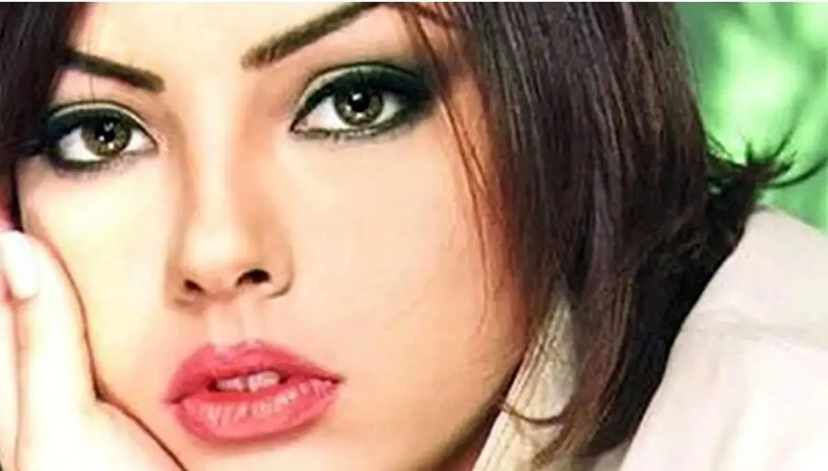 عکس| ابرو گوندش خواننده ترکی در ۵۲ سالگی؛ چقد عمل داره - تصویر شاخص
