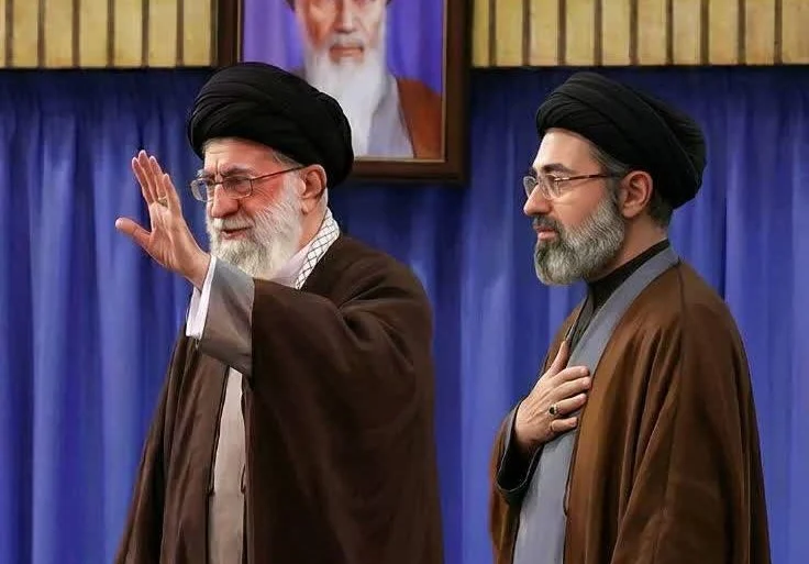 تصویر دیده نشده دو رهبر برجسته ایران ( سید علی و سید مجتبی خامنه ای) در سال ۵۸ که همه را شگفتزده کرد