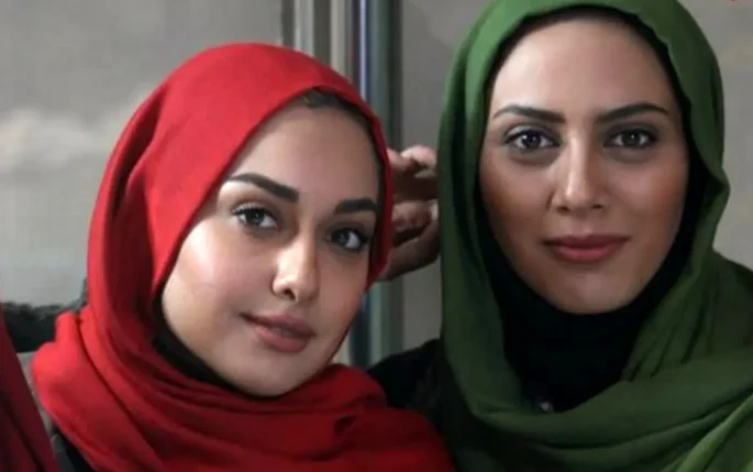 سفر در زمان| «صدف طاهریان» با لباس دبیرستان و صورت گچی - تصویر شاخص